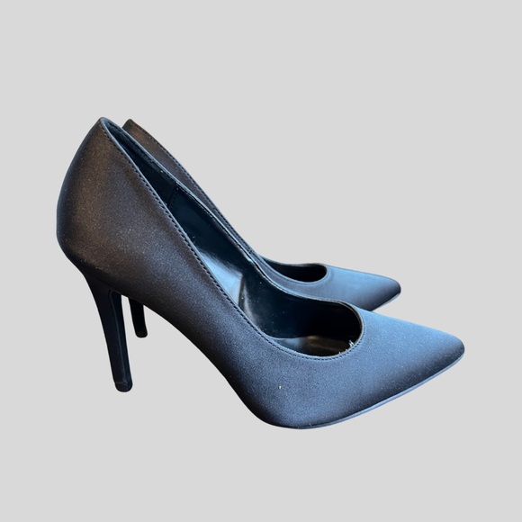 Black Satin dress Pumps - Picture 2 of 3